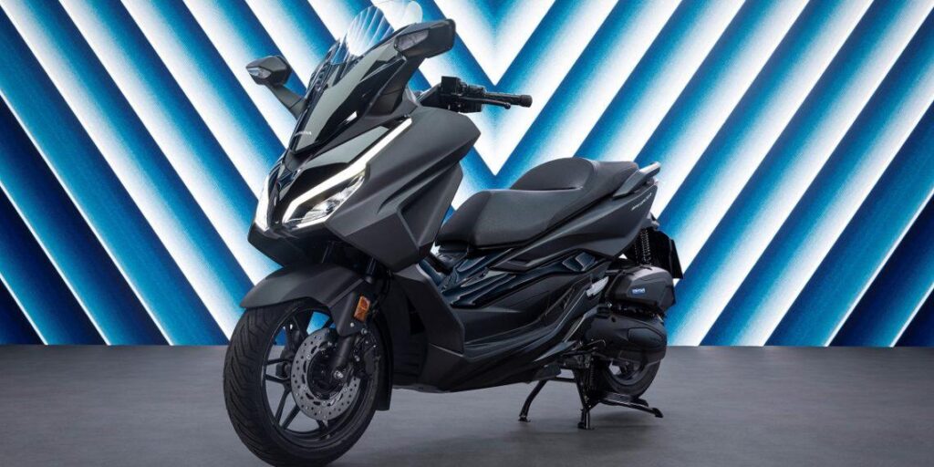 493163_25YM_Honda_Forza_125-1140x570